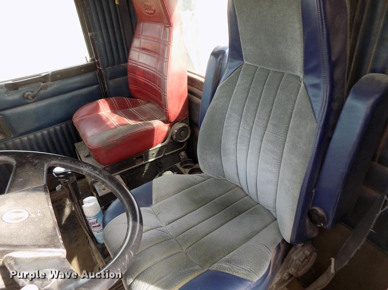 image for item DY9118 1998 Kenworth T800 semi truck