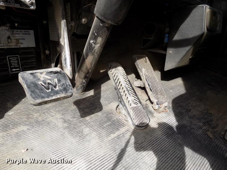 image for item DY9118 1998 Kenworth T800 semi truck