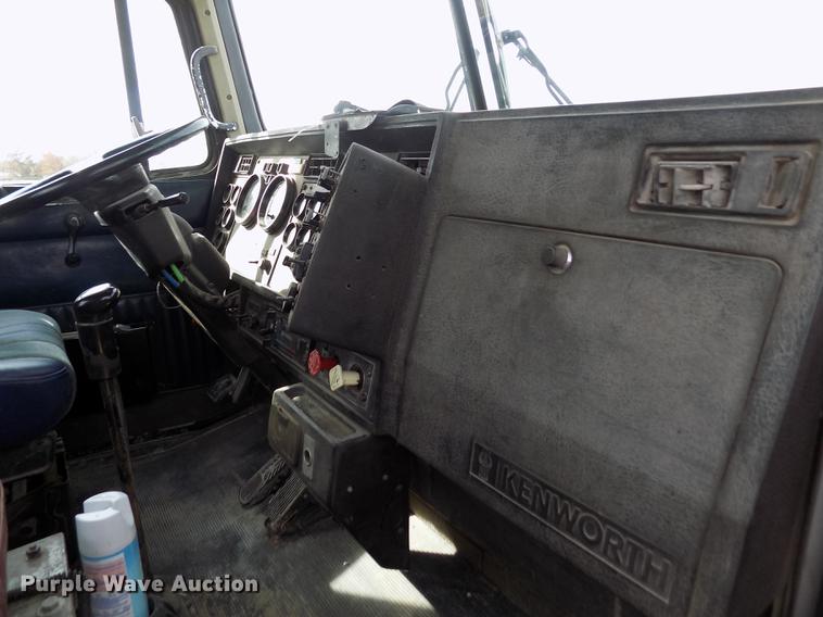 image for item DY9118 1998 Kenworth T800 semi truck
