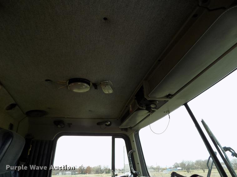 image for item DY9118 1998 Kenworth T800 semi truck