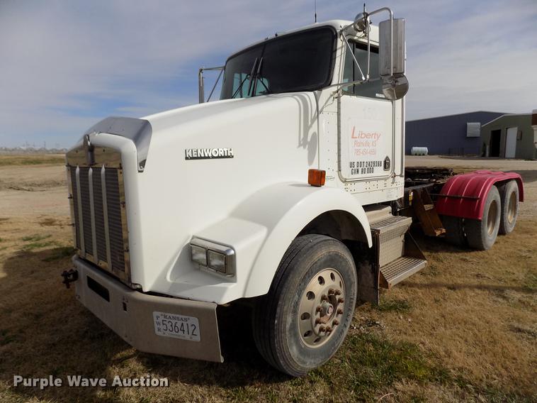 image for item DY9118 1998 Kenworth T800 semi truck