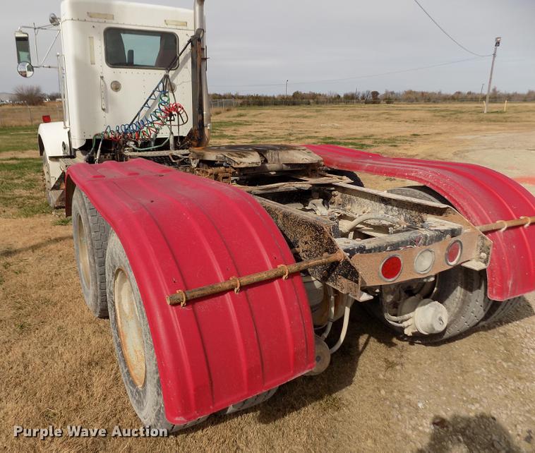 image for item DY9118 1998 Kenworth T800 semi truck