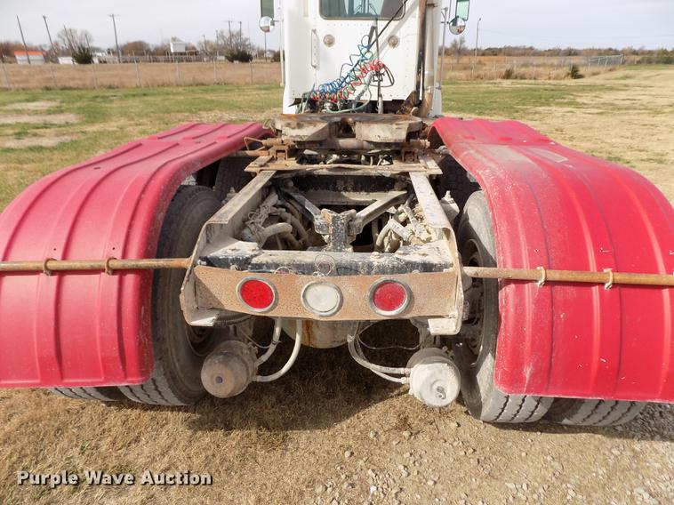 image for item DY9118 1998 Kenworth T800 semi truck