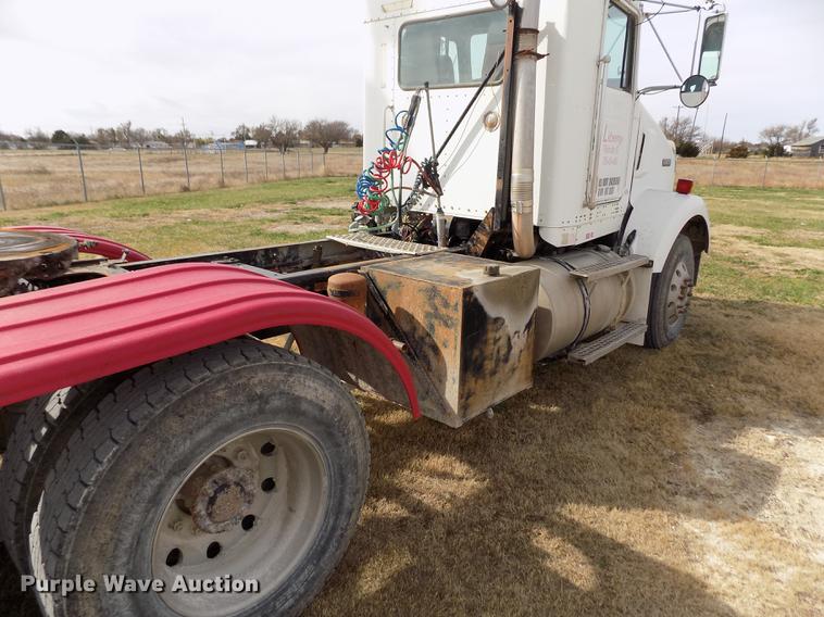 image for item DY9118 1998 Kenworth T800 semi truck