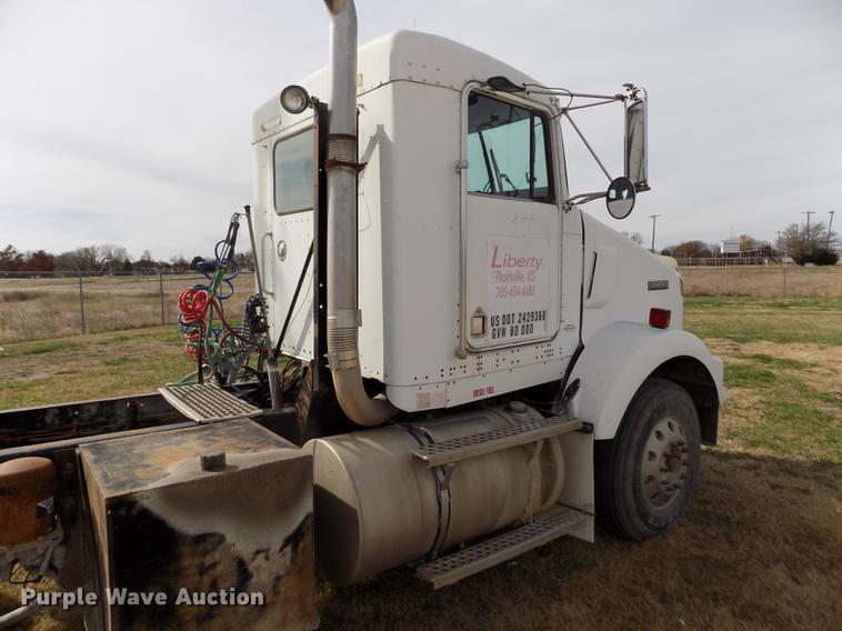 image for item DY9118 1998 Kenworth T800 semi truck