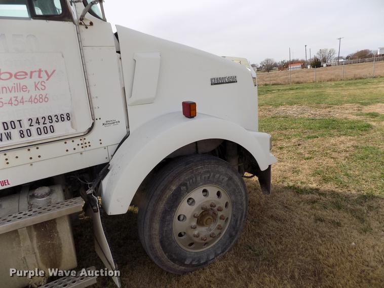 image for item DY9118 1998 Kenworth T800 semi truck
