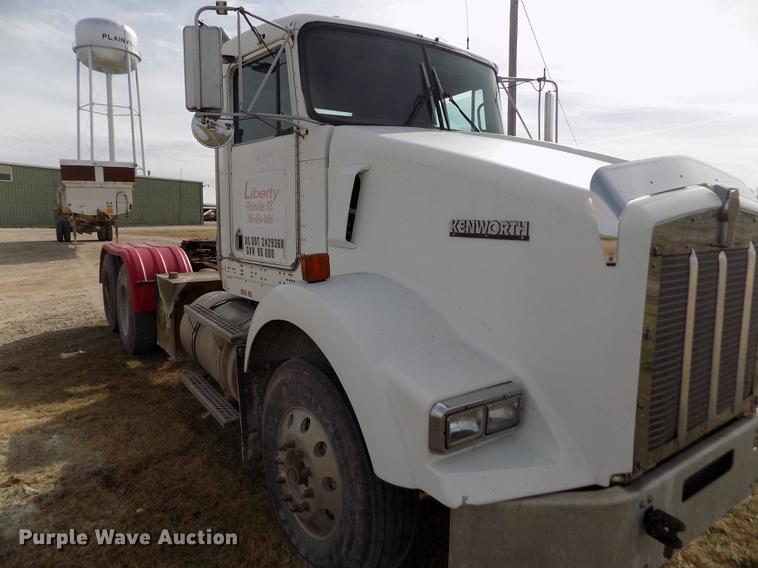 image for item DY9118 1998 Kenworth T800 semi truck