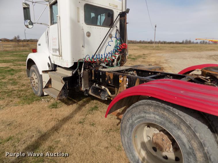 image for item DY9118 1998 Kenworth T800 semi truck