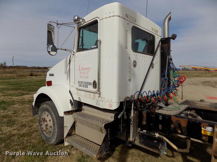 image for item DY9118 1998 Kenworth T800 semi truck