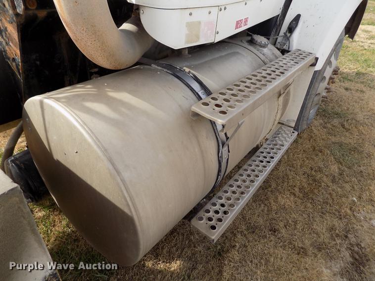 image for item DY9118 1998 Kenworth T800 semi truck