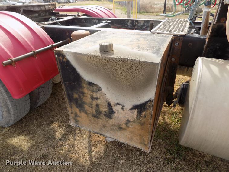 image for item DY9118 1998 Kenworth T800 semi truck