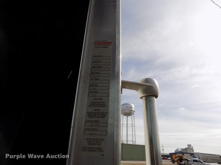 image for item DY9118 1998 Kenworth T800 semi truck