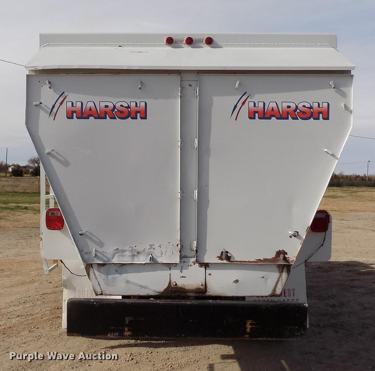image for item DY9121 1996 International 4900 feed mixer truck