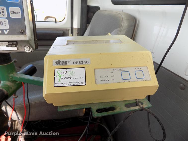 image for item DY9121 1996 International 4900 feed mixer truck