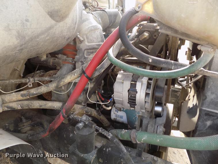 image for item DY9121 1996 International 4900 feed mixer truck