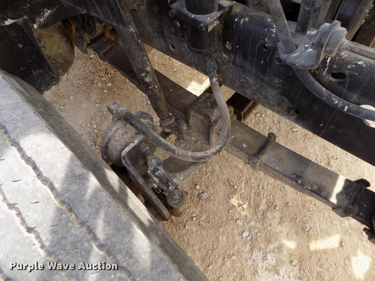 image for item DY9121 1996 International 4900 feed mixer truck