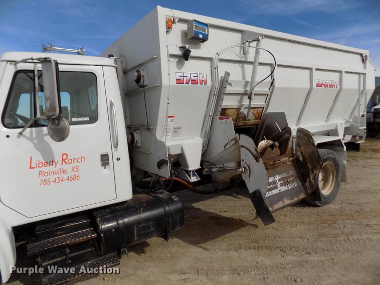 image for item DY9121 1996 International 4900 feed mixer truck