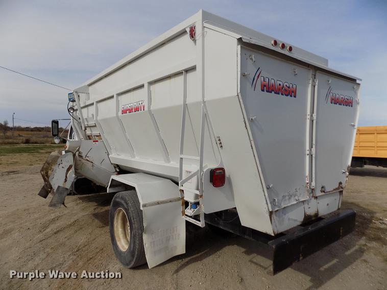 image for item DY9121 1996 International 4900 feed mixer truck