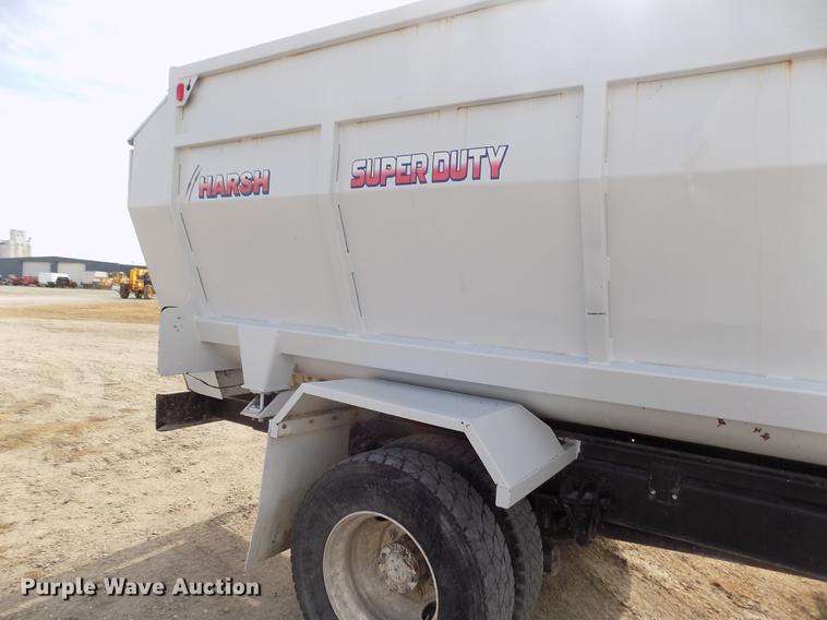 image for item DY9121 1996 International 4900 feed mixer truck