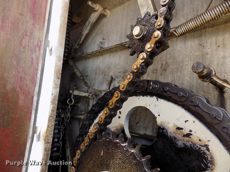 image for item DY9121 1996 International 4900 feed mixer truck