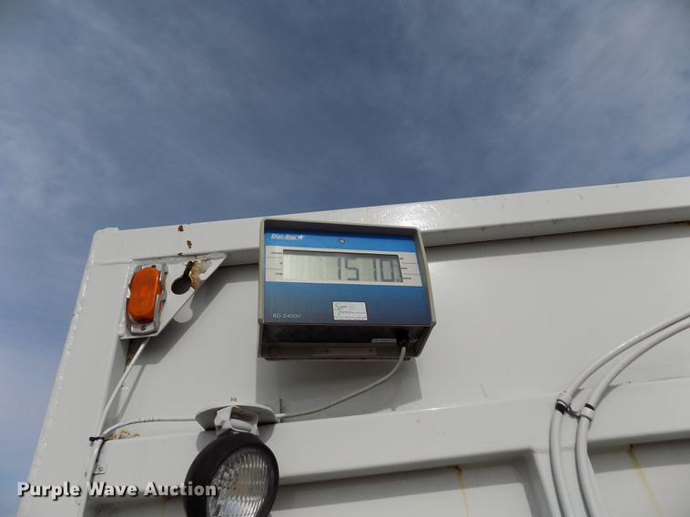 image for item DY9121 1996 International 4900 feed mixer truck