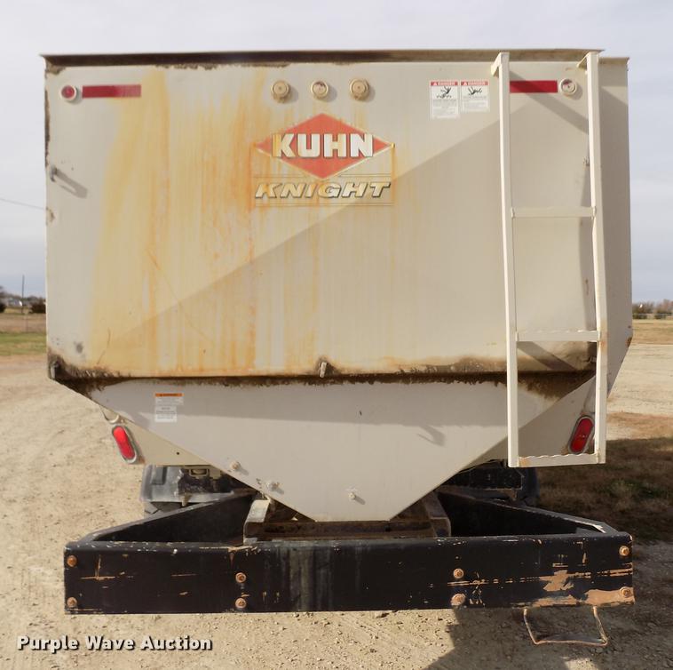 image for item DY9123 2001 International 4900 feed mixer truck