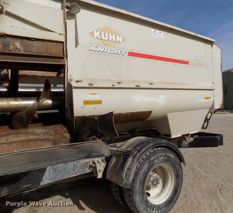 image for item DY9123 2001 International 4900 feed mixer truck