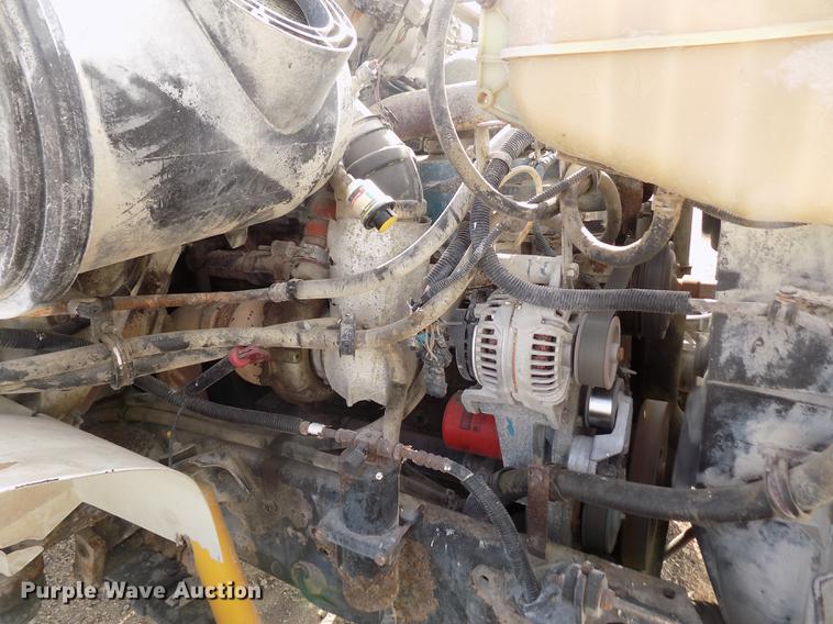 image for item DY9123 2001 International 4900 feed mixer truck