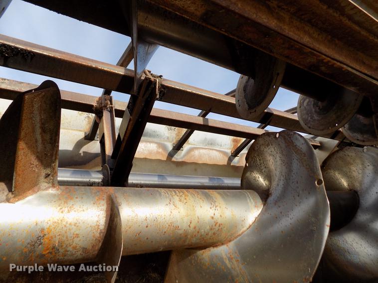 image for item DY9123 2001 International 4900 feed mixer truck