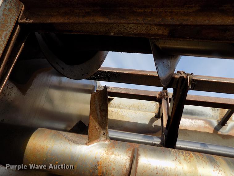 image for item DY9123 2001 International 4900 feed mixer truck