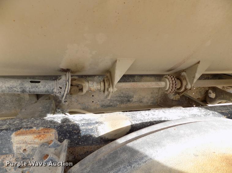 image for item DY9123 2001 International 4900 feed mixer truck