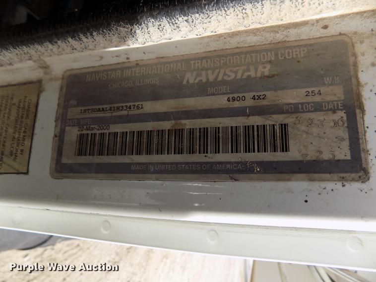 image for item DY9123 2001 International 4900 feed mixer truck