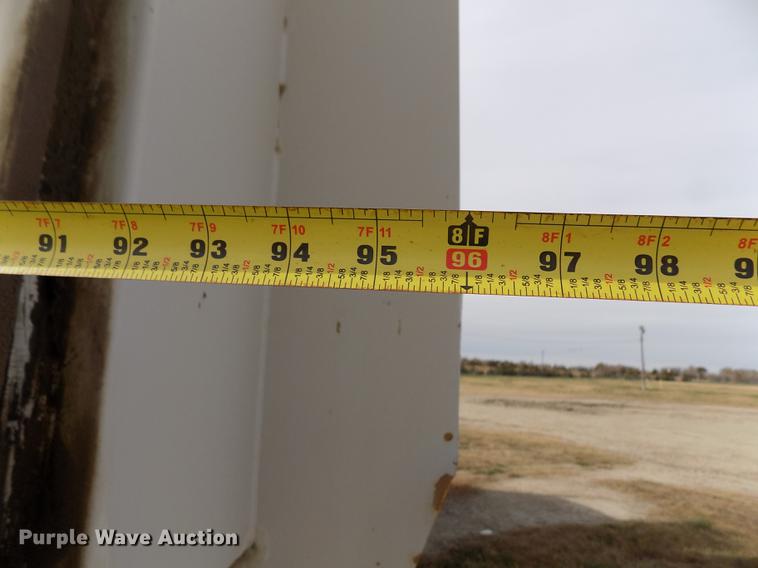 image for item DY9123 2001 International 4900 feed mixer truck