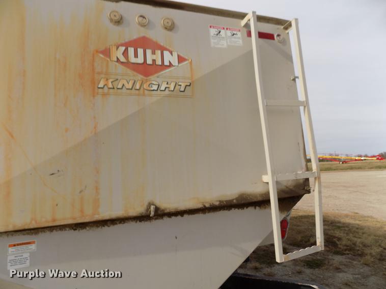 image for item DY9123 2001 International 4900 feed mixer truck