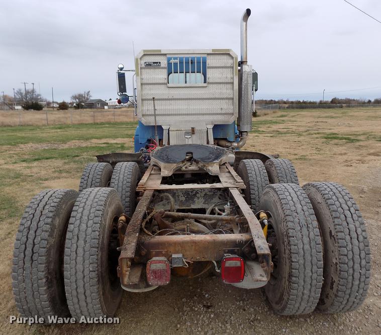 image for item DY9129 1997 Freightliner FL120 semi truck