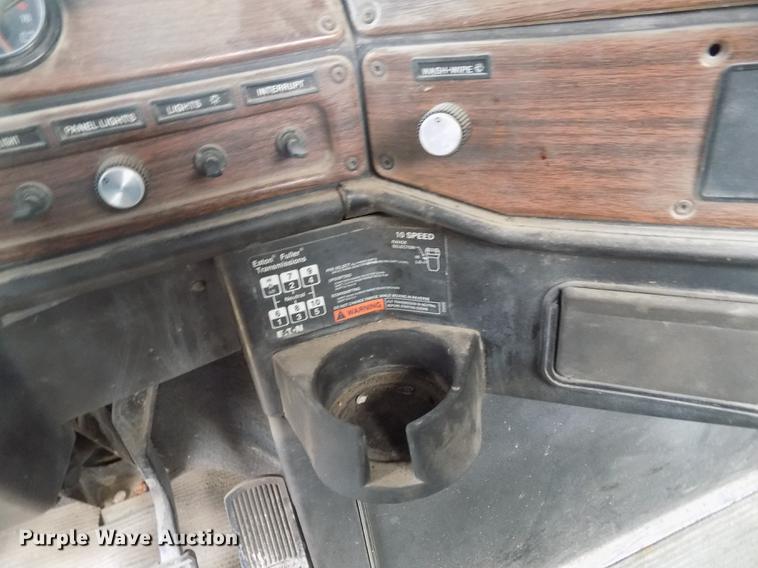 image for item DY9129 1997 Freightliner FL120 semi truck