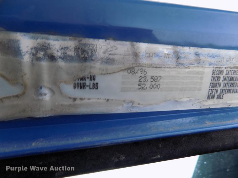 image for item DY9129 1997 Freightliner FL120 semi truck