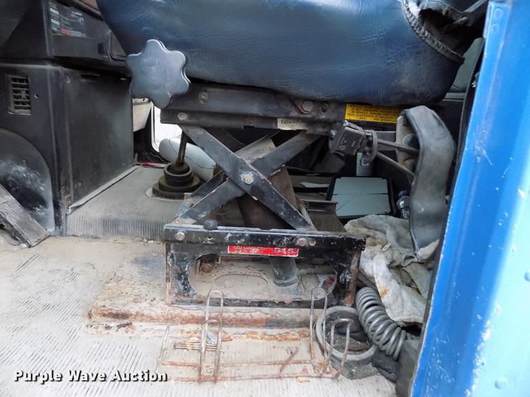 image for item DY9129 1997 Freightliner FL120 semi truck