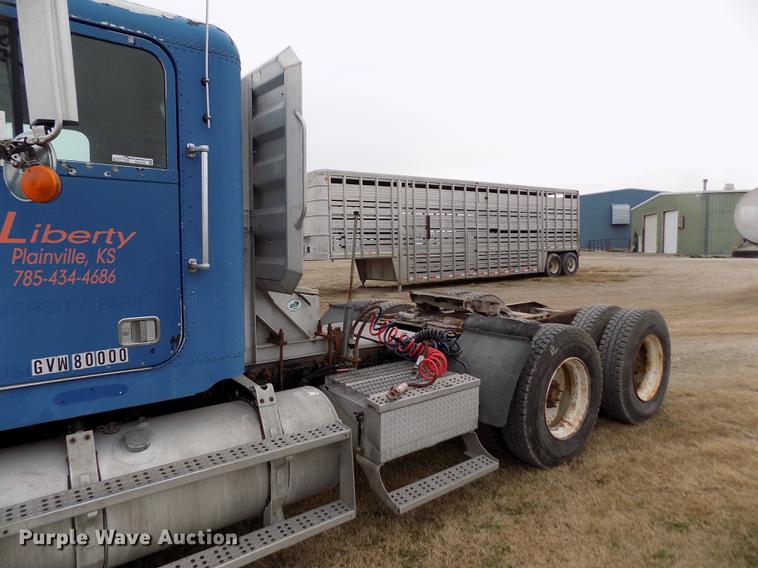 image for item DY9129 1997 Freightliner FL120 semi truck