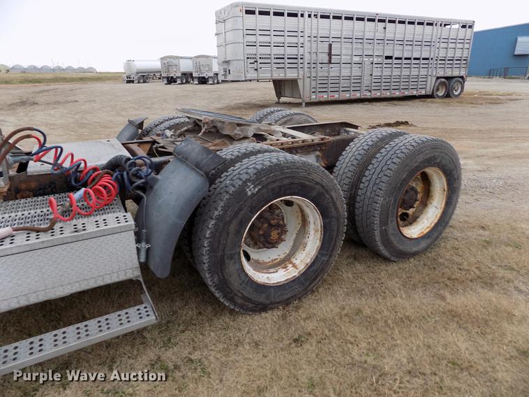 image for item DY9129 1997 Freightliner FL120 semi truck