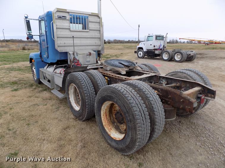 image for item DY9129 1997 Freightliner FL120 semi truck