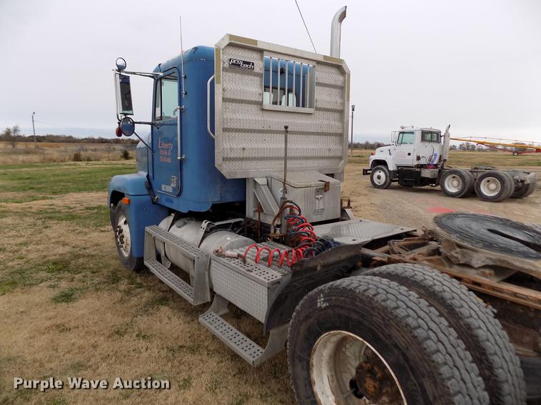 image for item DY9129 1997 Freightliner FL120 semi truck
