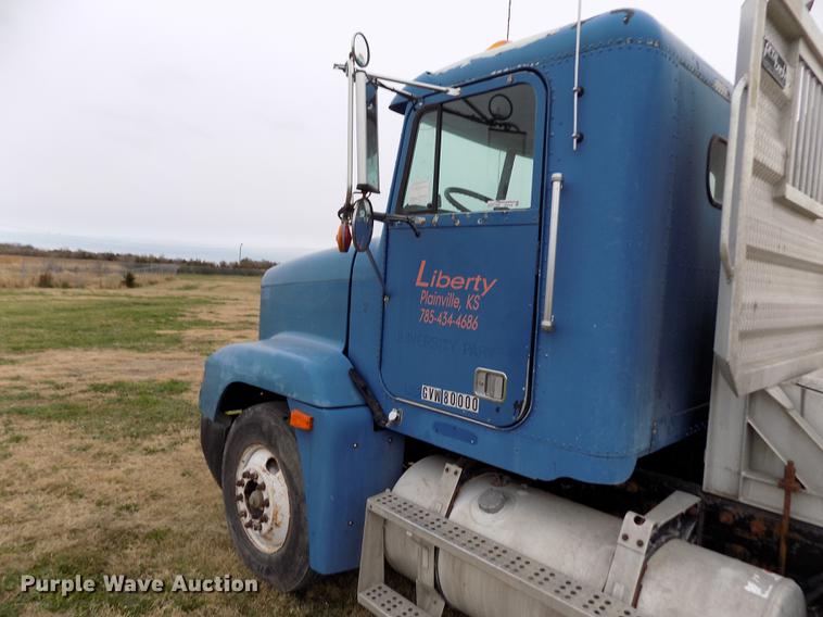 image for item DY9129 1997 Freightliner FL120 semi truck
