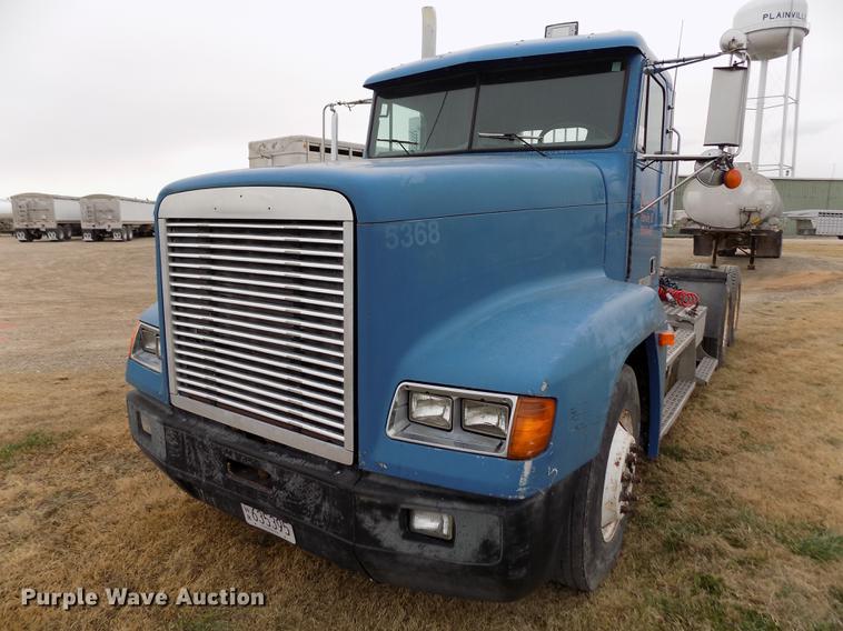 image for item DY9129 1997 Freightliner FL120 semi truck