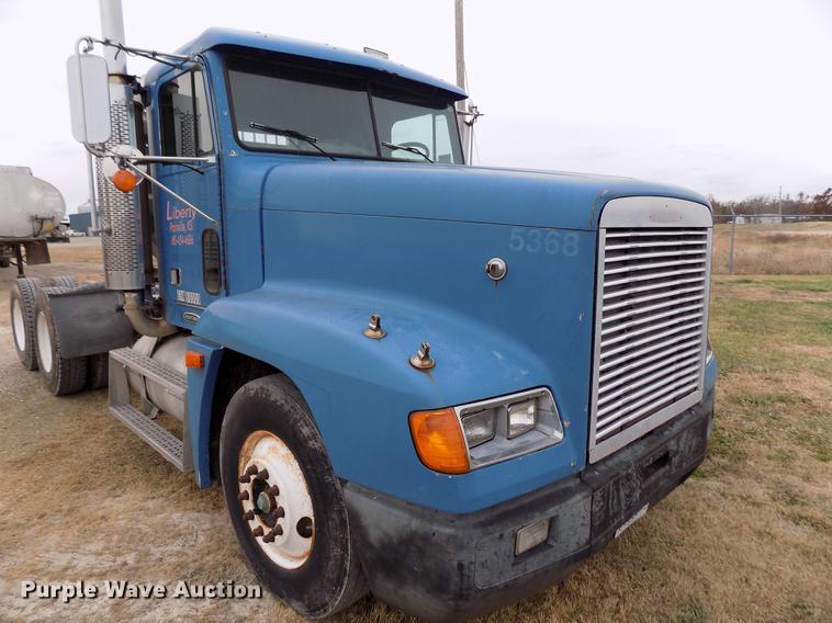 image for item DY9129 1997 Freightliner FL120 semi truck
