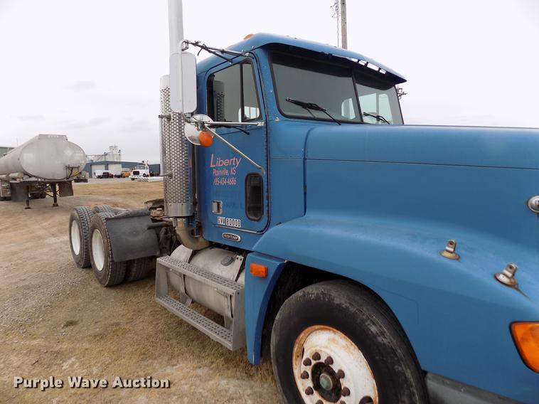 image for item DY9129 1997 Freightliner FL120 semi truck