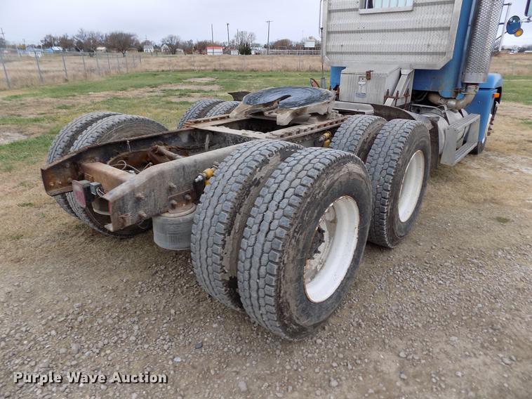 image for item DY9129 1997 Freightliner FL120 semi truck