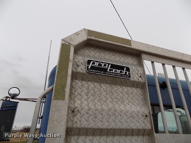 image for item DY9129 1997 Freightliner FL120 semi truck