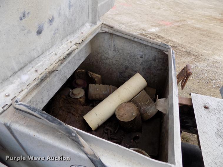 image for item DY9129 1997 Freightliner FL120 semi truck