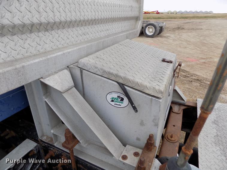 image for item DY9129 1997 Freightliner FL120 semi truck